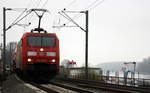 152 142-6  DB kommt aus Richtung Süden mit einem Güterzug aus Süden nach Norden und fährt durch Rüdesheim(am Rhein) in Richtung Koblenz,Köln.