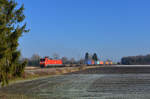 152 007 mit einem Containerzug am 30.12.2016 bei Unterahrain.