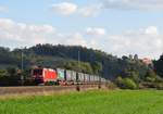 152 051 ist am 16.Oktober 2016 mit einem LKW-Walter KLV bei Knellendorf in Richtung Saalfeld unterwegs.