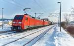 152 083-2 u. 145 055-0 passieren am 18.01.2017 mit einen Kesselzug den Ort Gundelsdorf.