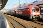 Einfahrt 182 006 mit dem RE 1 aus Magdeburg am 30. August 2017 in den Ostbahnhof von Berlin