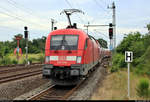 Nachschuss auf 182 004-2 (Siemens ES64U2) von DB Regio Nordost als RE 4311  Hanse-Express  (RE1) von Hamburg Hbf nach Rostock Hbf, der den Bahnhof Büchen auf Gleis 1 verlässt.
[5.8.2019 | 13:01 Uhr]