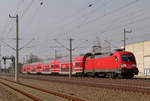 09. September 2013, In der Nähe des ehemaligen Güterbahnhofes Dresden-Niedersedlitz fährt ein Zug der Linie S1 in Richtung Dresden-Hauptbahnhof. Lok 182 025 schiebt.