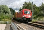 Nur drei Minuten nach der 139 552 rollt die 9180 6 182 014-1-D-DB mit ihrem Kombizug in den Bahnhof Brannenburg ein.