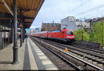 Nachschuss auf 182 010-9 (Siemens ES64U2), die den S-Bahn-Haltepunkt Berlin Savignyplatz passiert.