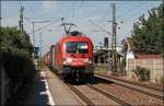 182 019 (9180 6 182 019-0 D-DB) durchfhrt den Haltepunkt Pfrauendorf(Inn).