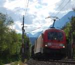 182 019 rast mit einem sehr kurzen Gterzug durch Vomp, 30.5.2009