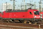 Die 182 008-3 rangiert Lz durch Frankfurt a.M.