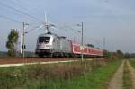 Rckansicht von 182 004-2  Porsche , welcher von Leipzig Hbf nach Cottbus unterwegs war. Tornitz den 08.10.2010