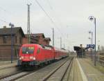 182 012-5 fuhr am 27.12.2011 mit dem RE2 von Cottbus nach Wismar. Hier steht die Garnitur in Lbbenau(Spreewald) zur Abfahrt bereit.