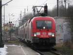 Einfahrt der E-Lok BR 182 012-5 der DB AG auf der Linie RE 7 nach Wismar, Bad Kleinen 16.02.2012