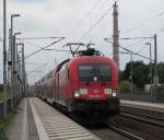 182 025-7 erreicht am 01. Juli 2012 mit einem RE nach Dresden den Bahnhof Engelsdorf.