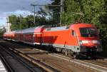 Die 182 002 schiebt den RE nach Cottbus durch Berlin Tiergarten am 11.08.2012