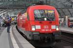 DB 182 001 am 3.8.12 mit einem RE nach Wismar beim Halt in Berlin Hbf.