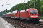 Hier 182 002 mit einem RE1 (RE18172) von Frankfurt(Oder) nach Brandenburg Hbf., bei der Ausfahrt am 1.5.2014 aus Potsdam Park Sanssouci.