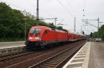 Hier 182 007 mit einem RE1 (RE18181) von Brandenburg Hbf. nach Frankfurt(Oder), bei der Einfahrt am 1.5.2014 in Potsdam Park Sanssouci. 