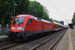 Hier 182 002 mit einem RE1 (RE18183) von Brandenburg Hbf. nach Frankfurt(Oder), dieser Zug stand am 1.5.2014 in Potsdam Charlottenhof. 