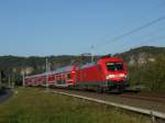 182 020 mit S-Bahn von Meißen-Triebischtal nach Bad Schandau in der Sächsischen Schweiz; zwischen Kurort Rathen und Königstein, 09.10.2014  
