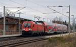 182 023 wartet am 16.02.16 mit einer S2 nach Magdeburg in Raguhn auf die Abfahrt nach Magdeburg.