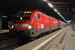 182 012 mit RE 4314(Rostock-Hamburg)kurz vor der Ausfahrt im Rostocker Hbf.21.12.2016