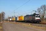 Die 182 529-8 der TXLogistik mit einem KLV Zug am 28.02.2018 in Nassenheide.