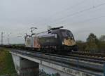 Ob ich jetzt K&K Hoffotograf bin. Lach.....schon wieder mal den Kaiser von Österreich erwischt, dieses Mal mit leeren Klv Wagen am Haken. Hier ist die 182 523-1 von TLX auf der Brücke über die K33 gen Neuss fahrend. 1.11.2018 in Allerheiligen 