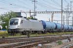 Lok 182 601-5, in Diensten der WRS, durchfährt den Bahnhof Pratteln.