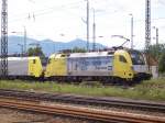 BR ES 64 U2-041 Siemens Dispo Taurus mit Werbung fr 100 Jahre Knorr-Bremse und eine 189er Dispolok kurz vorm Bahnhof Rosenheim. Aufgenommen am 27.06.07.