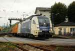 Noch im Siemens Dispolok-Design, aber mittlerweile Eigentum von MRCE, verleast an die Wiener Lokalbahnen: ES 64 U2 035 alias 182 535.