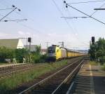 ES 64 U2-010 passierte mit einem Altmann Zug am 25.06.10 den Bahnhof Himmelstadt in Richtung Gemnden(Main). 