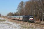 182 567 mit IC 2083 am 06.02.2011 bei Grokarolinenfeld.