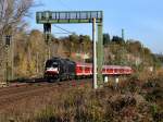 Die ES 64 U2-028 mit einer RB nach Eisenach am 17.10.2011 unterwegs bei Bad Ksen.