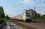 ES 64 U2 - 010 fuhr am 25.07.2012 mit einem Containerzug durch Verden.