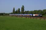 Die 182 530 mit ihrem HKX (Hamburg - Kln Express) am 19.08.2012 in Langenfeld.