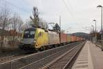 182 596-7 (ES 64 U2-096) mit Containerzug in Fahrtrichtung Norden. Aufgenommen am 17.04.2013 in Wehretal-Reichensachsen.