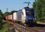 ES 64 U2-064 WLC hat am 11.07.13 einen Containerzug am Haken und bringt diesen Hafeneinwrts nach Hamburg-Waltershof.