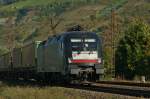 ES 64 U2-097 (182 597) mit einen Aufliegerzug Richtung Sden am 02.10.13