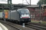 ES 64 U2-063 der MRCE fuhr am 26.10.13 mit einen containerzug durch hh-harburg