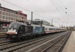 Am 24.November 2013 durchfuhr ETCS Trainguard 182 567 mit dem IC 2082  Knigssee  am Heimeranplatz in Mnchen auf dem Weg nach Hamburg-Altona.
