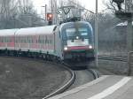 ES 64 U2 - 001 mit RB16322 auf dem Weg nach Eisenach.