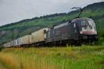 ES 64 U2-010 (182 510-8) mit einen Kühlaufliegerzug Richtung Süden am 16.07.14 bei Thüngersheim.