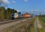 182 521 mit einem Containerzug am 21.02.2014 bei Langenisarhofen.