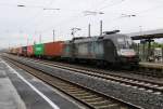 ES 64 U2-027 mit Containerzug in Fahrtrichtung Süden. Aufgenommen am 29.06.2014 in Eichenberg.