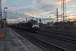 Im Doppel kommt ein langer Güterzug von der 182 014 von MRCE aus Richtung Lintorf am HP Entenfang vorbei gefahren. 28.1.2017