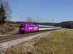 Die 183 005 mit einem ALX nach München am 08.03.2020 unterwegs bei Artlkofen.