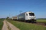 Railadventure Siemens Taurus 183 500-5 mit Triebzug für England in Hofheim (Ried) am 16.05.20 