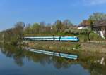 183 005 mit einem ALX nach Hof am 07.04.2014 bei Moosburg.