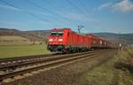 185 363-9 passiert mit einen gemischten Güterzug am 14.03.2017 Reilos.