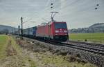 185 266-4 passiert am 14.03.2017 mit einen Containerzug Reilos um weiter in Richtung Bebra zu fahren.