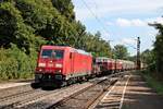 Mit einem gemischten Güterzug fuhr am 28.08.2015 die 185 355-5 durch den Haltepunkt von Etterzhausen in Richtung Nürnberg.